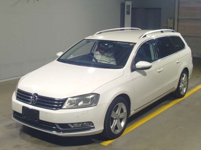 15028 Volkswagen Passat variant 3CCAX 2012 г. (TAA Yokohama)